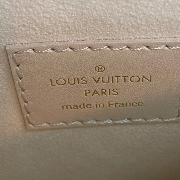 Louis Vuitton NEW LTD EDITION LV By the Pool Pouch w/Strap in Sunrise Watercolor - Picture 3 of 12